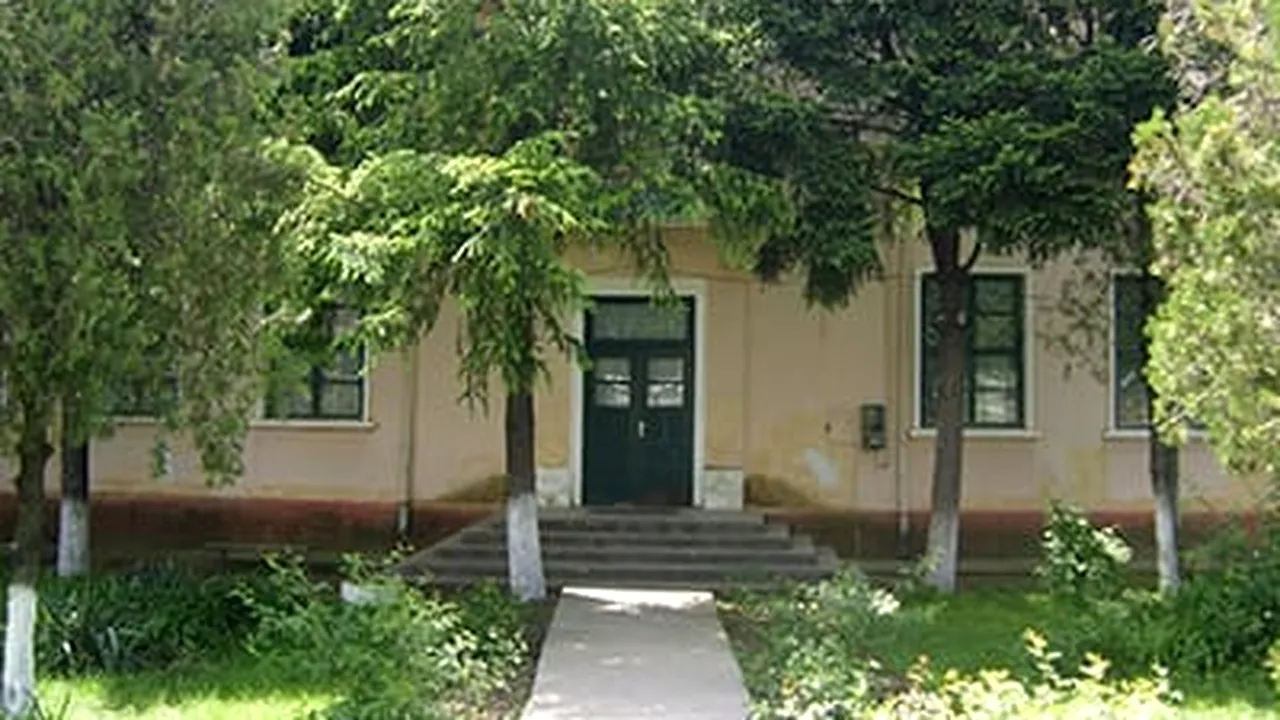 Elevii unui liceu din Olt s-au întors la ONLINE. Școala este în renovare și va fi gata abia în luna decembrie