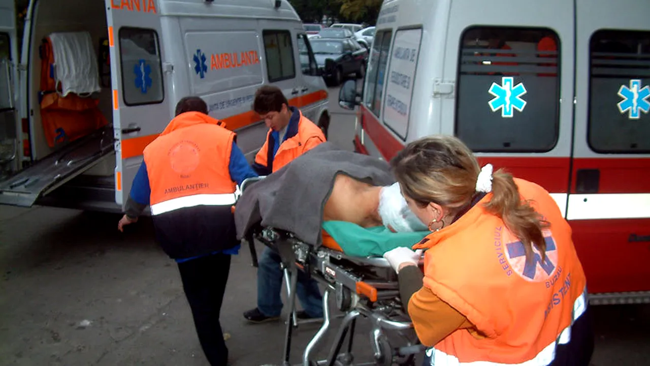 Accident rutier soldat cu cinci răniți, în Timiș. Un șofer ar fi vrut să evite un fazan și a frânat brusc