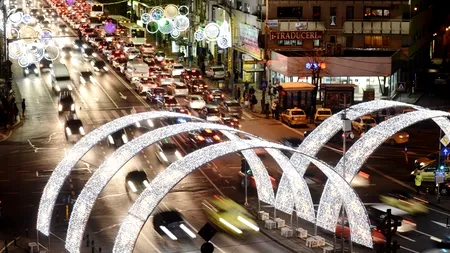 S-au aprins luminile de Crăciun. Trei milioane de beculețe vor lumina Bucureștii în timpul sărbătorilor de iarnă