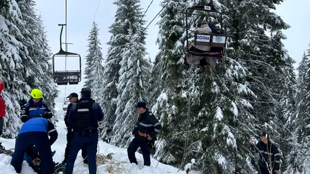 FOTO-VIDEO | Nouă persoane, între care un copil, au rămas blocate în telescaunul din Vatra Dornei. Jandarmii și salvamontiștii din Suceava au intervenit de urgență
