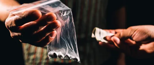 FOTO-VIDEO | Percheziții la traficanții de droguri. Substanțele ajungeau mai ales în cercurile „high life” din București