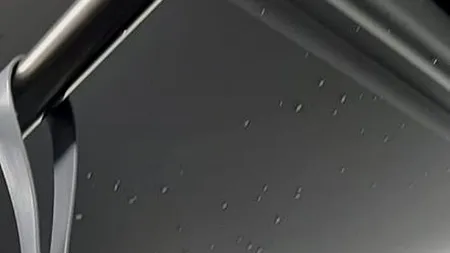 Plouă în autobuzele noi cumpărate de Primăria Craiova: „Au montat automate pentru șampoane