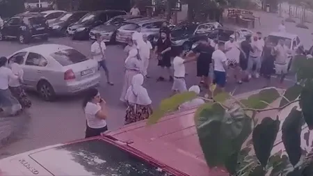 Imagini HALUCINANTE în fața Spitalului Universitar din București. Bătaie cu cuțite între două familii. Șase persoane arestate, alte 18 sancționate