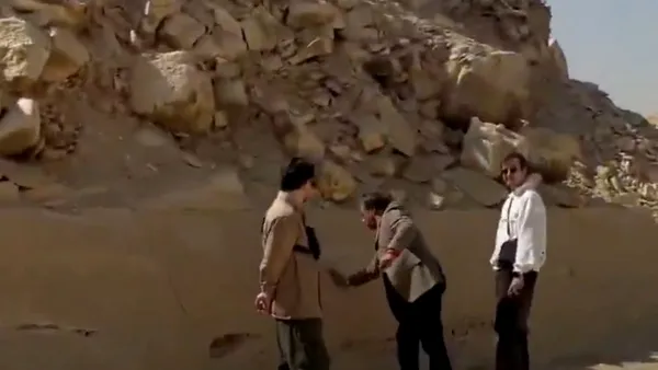 Un ghid turistic a fost arestat, acesta a desenat un „omuleț” pe o piramidă veche de 4.000 de ani din Egipt