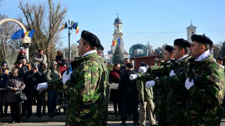 Un militar din Bihor și-a cerut iubita în căsătorie la ceremonia de Ziua Națională