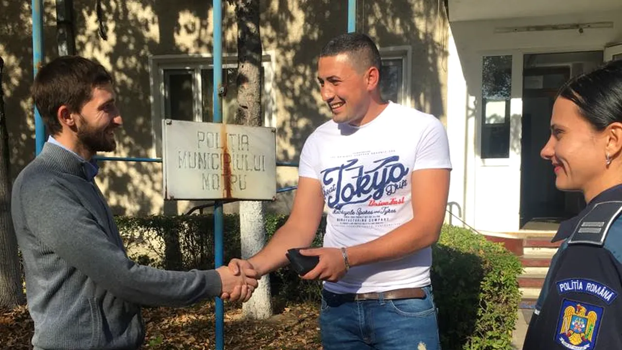 Un tânăr din Mehedinți a găsit un portmoneu plin cu euro, pierdut de un preot. Ce a făcut preotul, ajuns imediat la poliție ca să-și recupereze banii