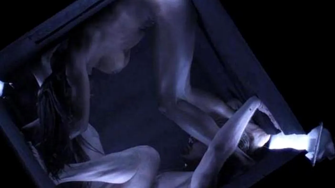 FOTO+VIDEO. Cântărețul britanic Daniel Bedingfield s-a relansat cu un videoclip în care apare nud