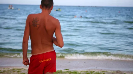 Două zile nu se intră în mare. Interdicție pentru turiști, din cauza valurilor mari