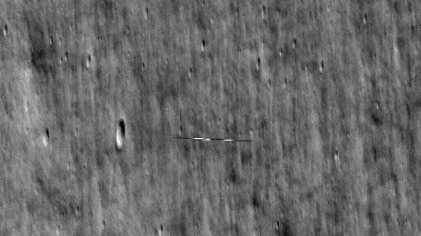 NASA a identificat un „obiect ciudat” care se deplasa cu viteză deasupra suprafeței Lunii. Care este explicația