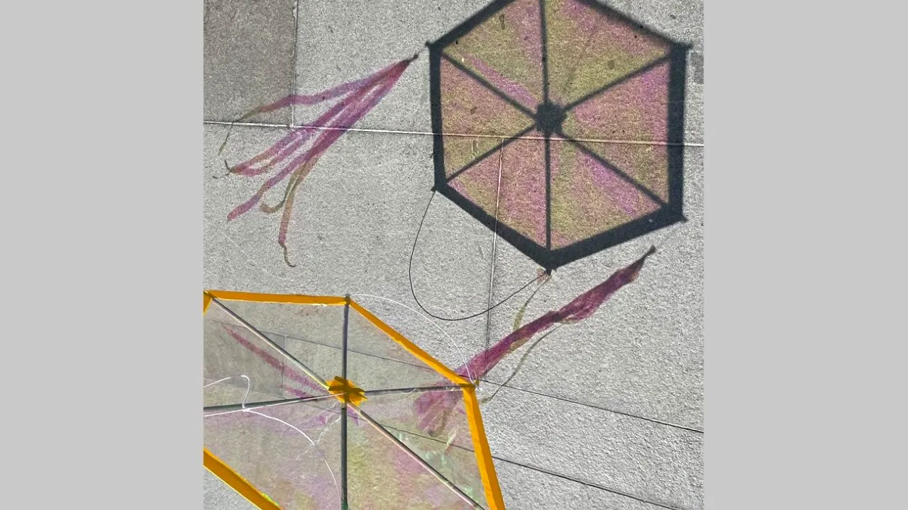 Artă în spațiul public la Constanța – Instalația de zmeie „On the Same Line”