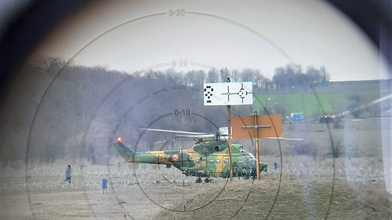 Premieră în România! Un elicopter a tras cu o rachetă de tip Spike asupra unei ţinte navale - IMAGINI FABULOASE