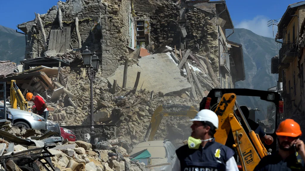 Anunțul premierului Cioloș despre românul dat dispărut după cutremurul din Italia. Doliu național în România