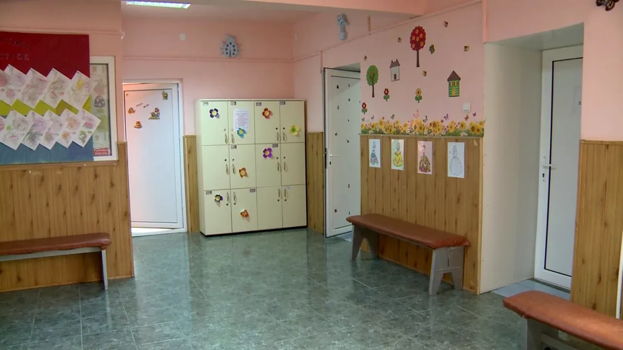 Cutremurător. Angajata unei creșe din Neamț a fost înregistrată cum îi vorbea unui copil de 2 ani: Stai pe oliță că îți întorc capul la spate