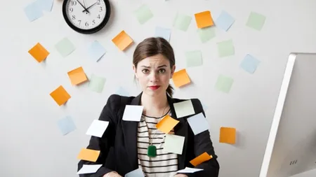 Românii fără viață personală - de ce aleg angajații să-și petreacă peste zece ore pe zi la serviciu