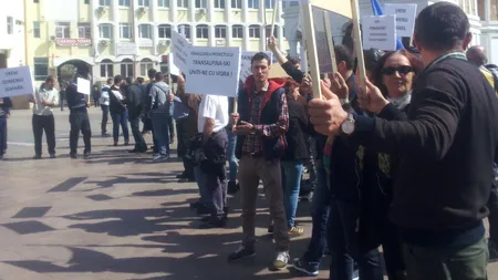 Una dintre cele mai frumoase stațiuni din țară, fără canalizare funcțională. Cabanierii au cerut în stradă remedierea situației