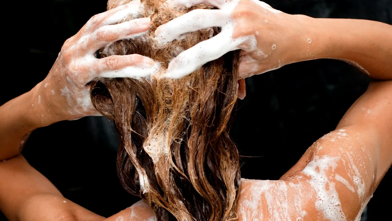 Caz halucinant: Trei surori au ajuns la spital după ce mama lor le-a spălat pe cap cu o substanță folosită pentru spălarea oilor