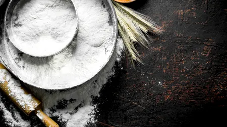 Ce a descoperit un clujean în punga de FĂINĂ, la supermarket: „Un ingredient trist adăugat automat”