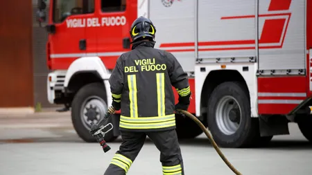INCENDIU într-un bloc de locuințe din Brașov. 10 persoane, evacuate, 4 s-au intoxicat cu fum!