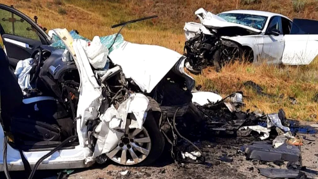 FOTO | Două persoane au murit și alte două au fost rănite, după impactul a două mașini pe un drum din Ialomița. Una dintre victimele decedate era o tânără celebră