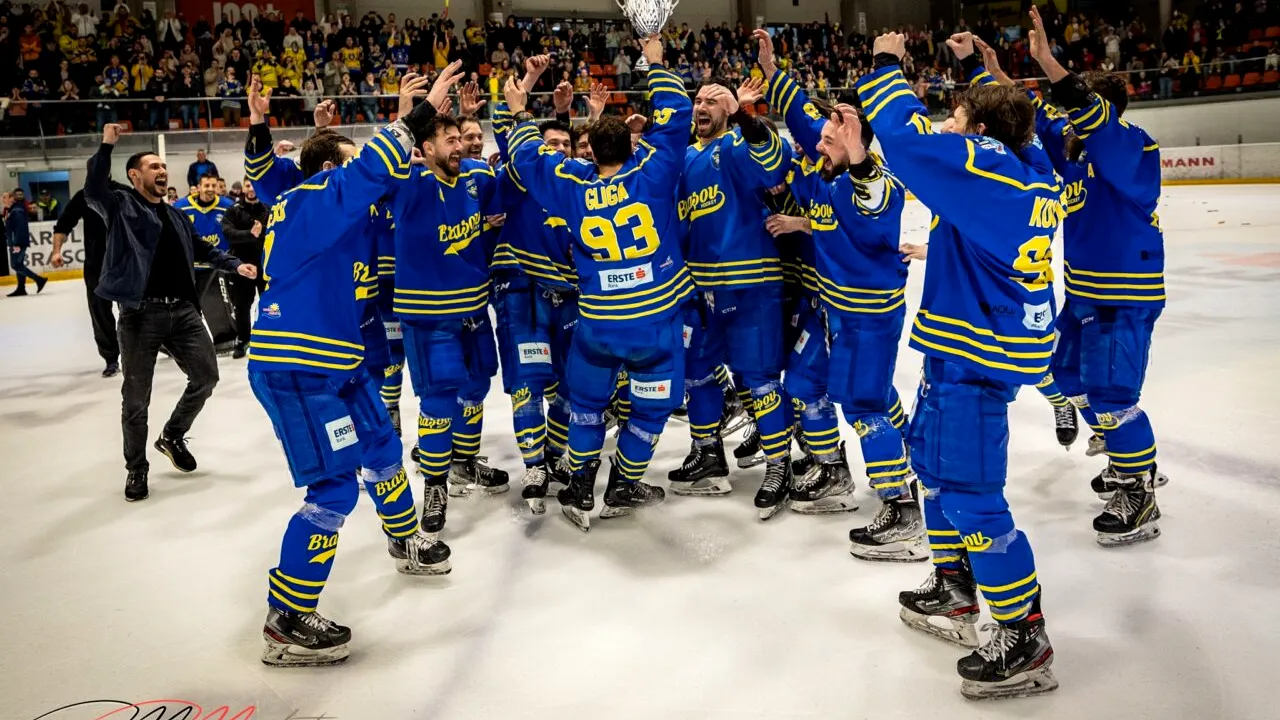 Corona Braşov a câştigat Campionatul Naţional de hochei pe gheaţă! A învins CSA Steaua București