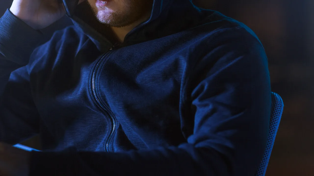 O jurnalistă care anchetează activitățile Bisericii Ortodoxe Române a fost amenințată la telefon de un necunoscut: Îți rup capul