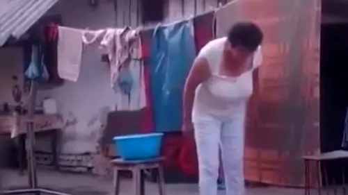 ȘOCANT. Bătrână de 84 de ani, dezbrăcată și bătută crunt de fiica ei