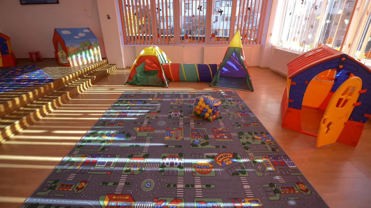 Mama unei fetițe, REVOLTATĂ după ce fiica ei a primit la creșă sirop care provoacă SOMNOLENȚĂ