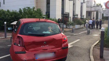 Un individ a încercat să lovească un grup musulmani cu un vehicul, în fața unei moschei din Paris