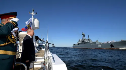 Putin a declarat că Marina Rusă va obține o nouă generație de arme nucleare rusești care pot lovi aproape oriunde în lume. Putin a amenințat recent SUA