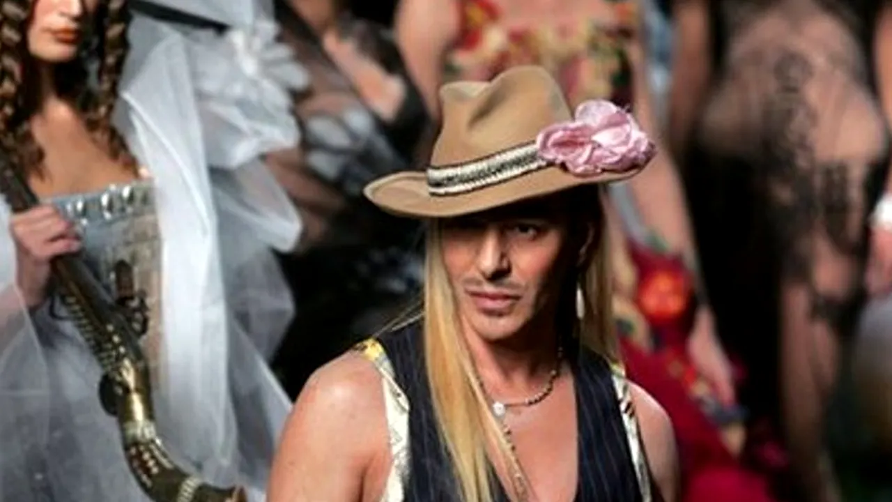 John Galliano a dat în judecată casa Dior