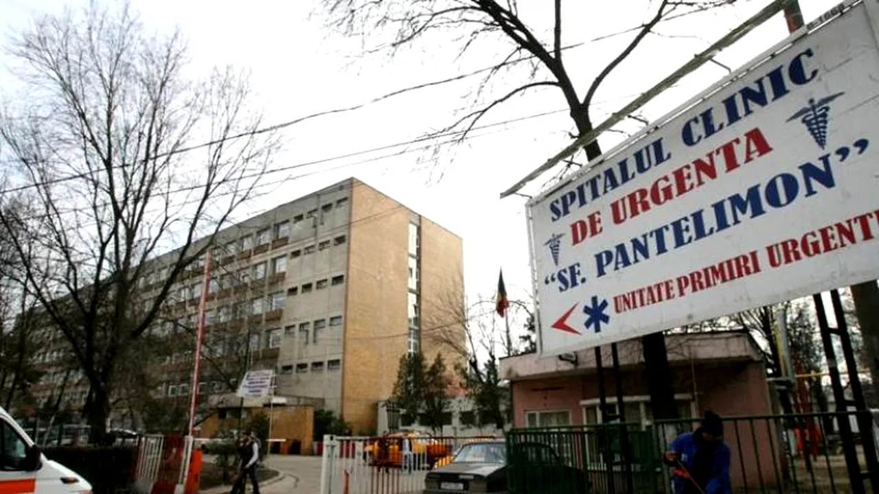 Tentativă de omor în curtea unui spital din Capitală. Tânăr arestat după ce a intrat cu mașina într-un agent de pază