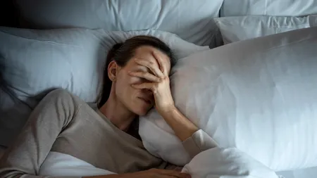 Te trezești între 04:00 și 04:30, zilnic? O expertă în nutriție expune care este motivul, de fapt