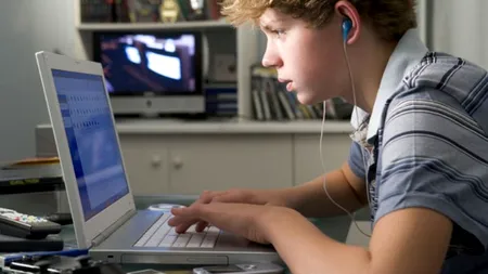 STUDIU. Nouă din zece copiii români au cont pe Facebook