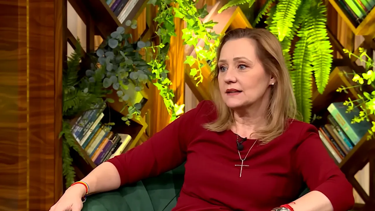 Elena Lasconi: 