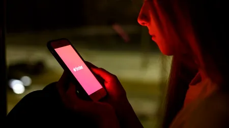 „Escrocul de pe Tinder” a fost eliberat în Georgia, după 2 luni de detenție. Simon Leviev este acuzat că seducea femei pe internet