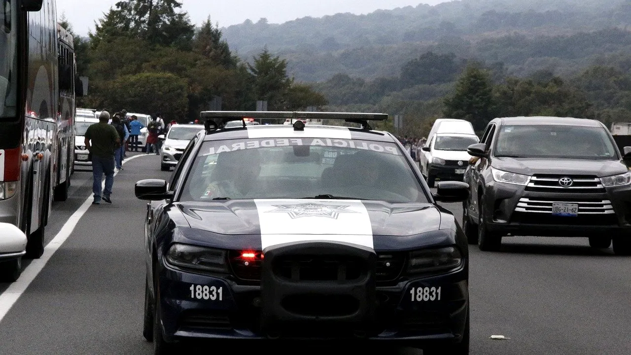 Zece cadavre mutilate au fost abandonate într-un SUV, în fața biroului unui guvernator din Mexic