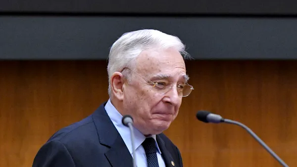 Mugur Isărescu temperează optimismul lui Nicușor Dan: România nu îndeplinește niciun criteriu pentru adoptarea euro. Este un proces politic complicat