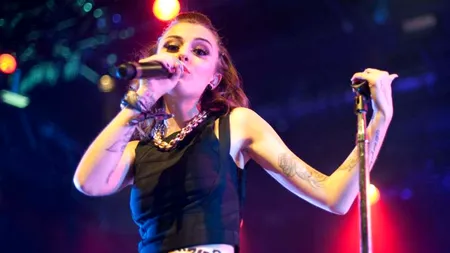 Cum și-a surprins fanii cântăreața britanică Cher Lloyd
