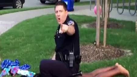 Polițistul din Texas filmat bruscând o minoră și-a dat demisia