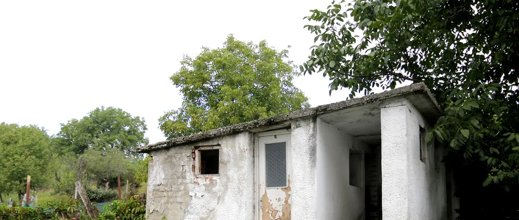 Școala din România unde un WC din fundul curții blochează banii pentru o toaletă modernă. Cum s-a ajuns în această situație