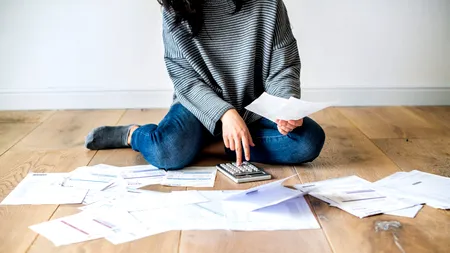 Cum a ajuns o BADANTĂ din Italia să riște să rămână în stradă pentru doar 2.000 de euro. Povestea tristă a femeii