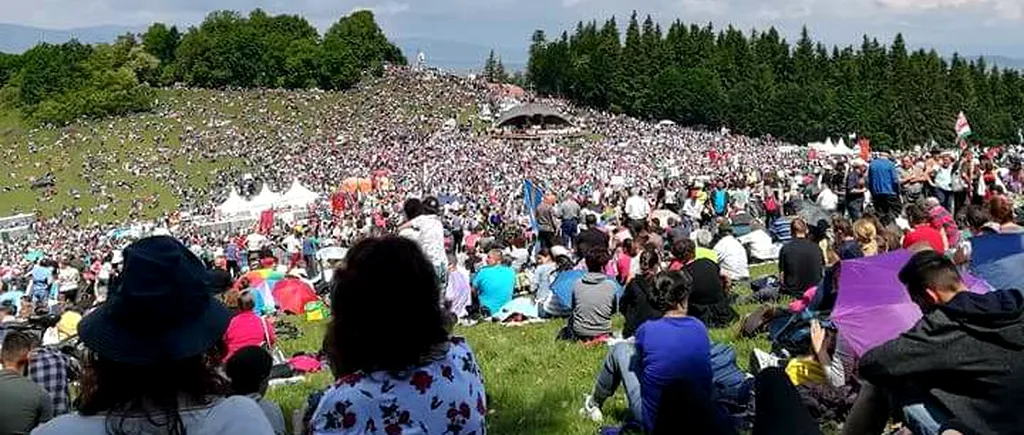 Peste 130.000 de oameni, la procesiunea de Rusalii din Harghita. 90 de persoane au necesitat asistență medicală. Președintele Ungariei, printre participanți