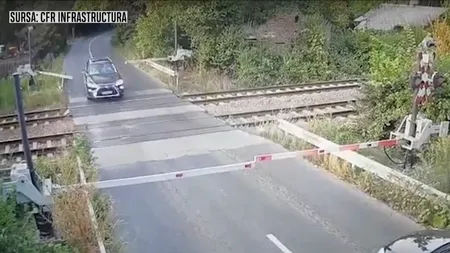 Medicul care s-a îmbătat și a spulberat, cu mașina, barierele de cale ferată a fost condamnat. A primit 2 ani și 6 luni de închisoare