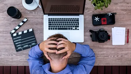 „Epidemia” de burnout din multinaționale, al doilea val de șoc pentru economie după pandemie. LinkedIn trimite peste 15.000 de angajați în concediu plătit