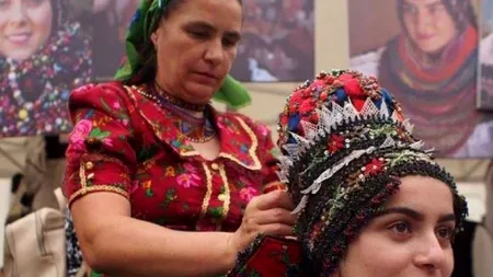 Viorica, o împletitoare de mirese din Țara Oașului, primește titlul de TEZAUR Uman Viu: „Este considerată o adevărată maestră”