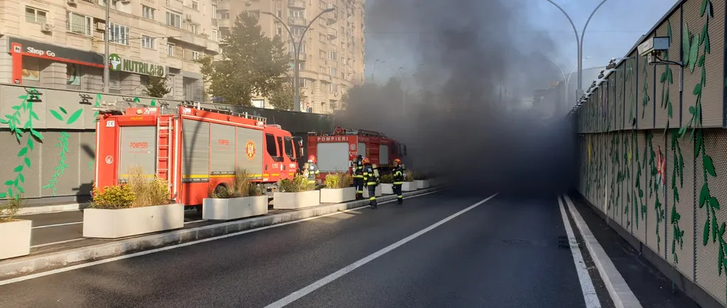 VIDEO | Circulația auto prin Pasajul Unirii, închisă până joi pe sensul spre Berceni după ce o mașină a luat foc în interior. Primăria Sectorului 4 vrea ca reluarea traficului rutier să aibă loc în condiții de maximă siguranță