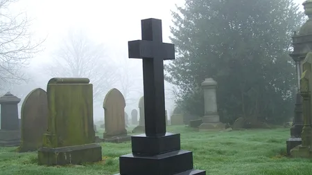 Oficialii ruși se grăbesc să cumpere gropi de morminte pentru soldații trimiși la moarte în Ucraina