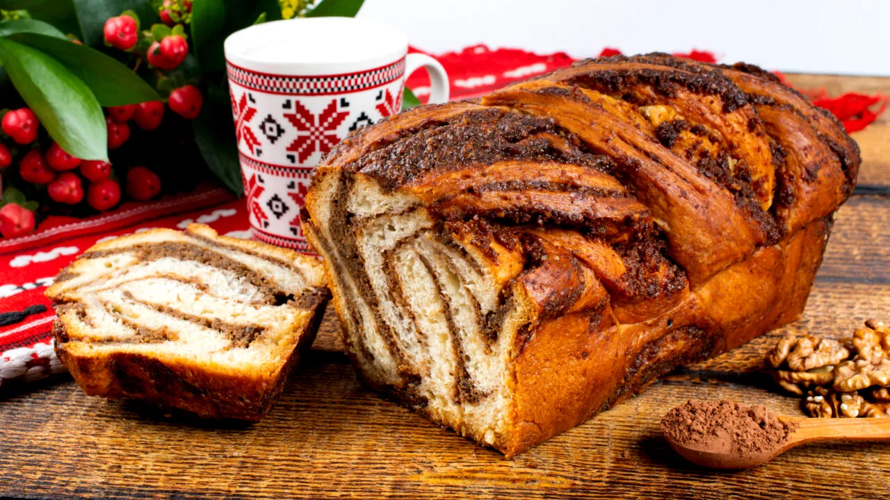 Cât au ajuns să COSTE cozonacii de Paște în 2024. Românii se înghesuie să se înscrie deja pe listele brutăriilor