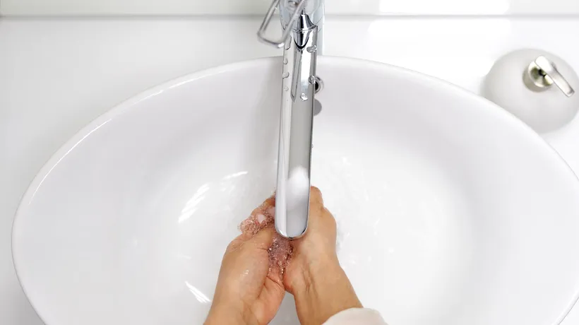 (P) Cum folosești corect dezinfectanții pentru mâini (la școală, la serviciu și acasă)