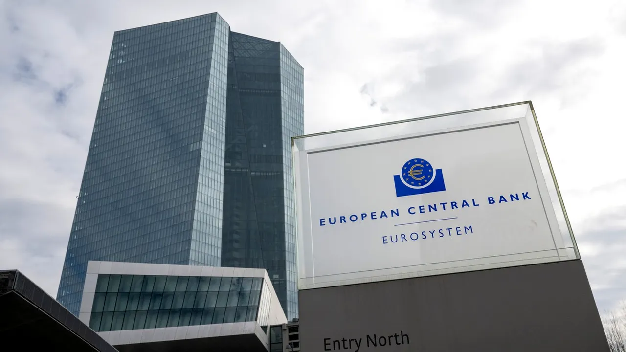 Veste proastă pentru cei cu credite în EURO! BCE majorează ratele cu o jumătate de punct procentual